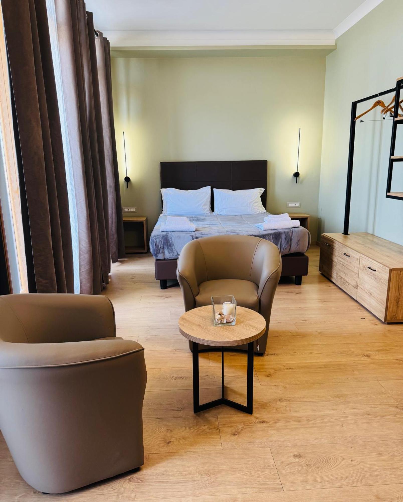 Manhattan Room & Suite Bari Exterior photo